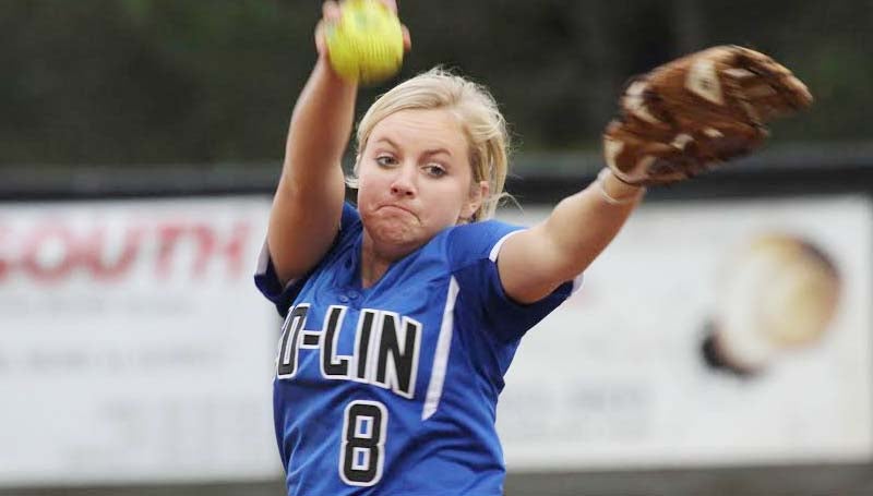 DAILY LEADER / NATALIE DAVIS / Co-Lin pitcher Rheagan Welch delivers her pitch against Shelton State in softball action Tuesday.