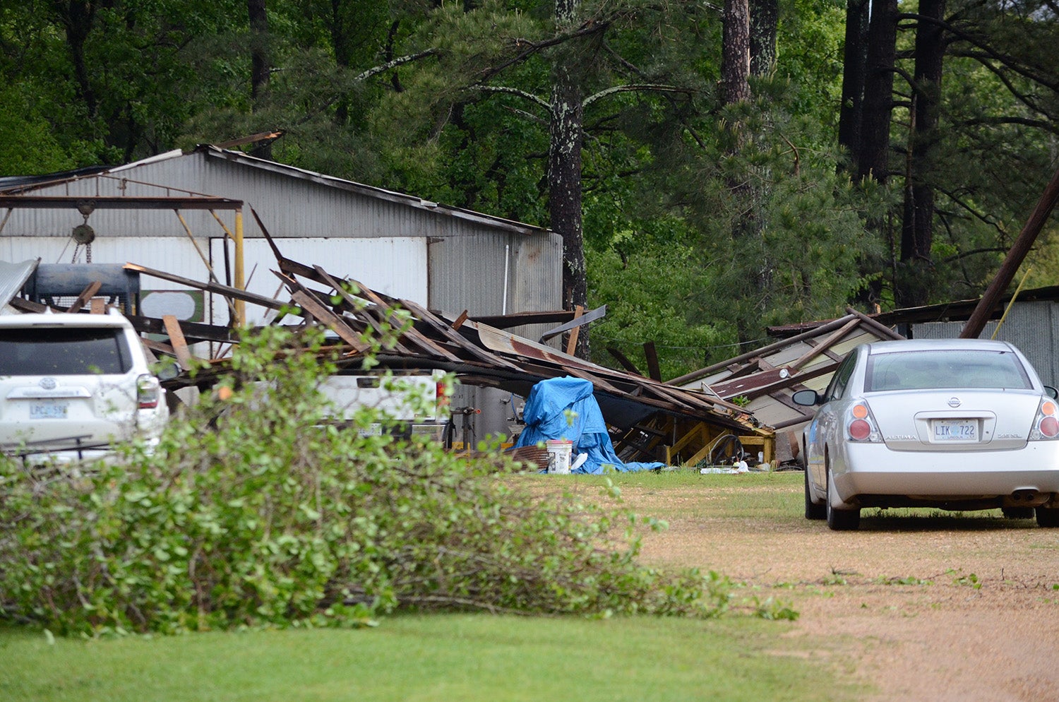 Cleanup process begins for storm victims (with video) - Daily Leader ...