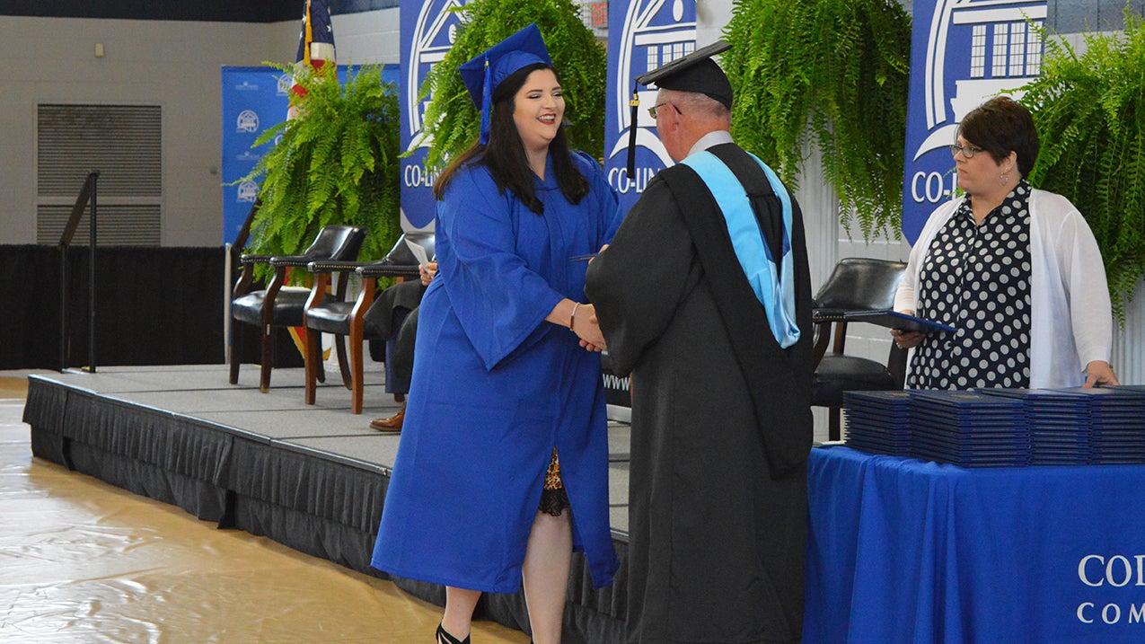 Co-Lin graduates 394 in dual ceremonies - Daily Leader | Daily Leader