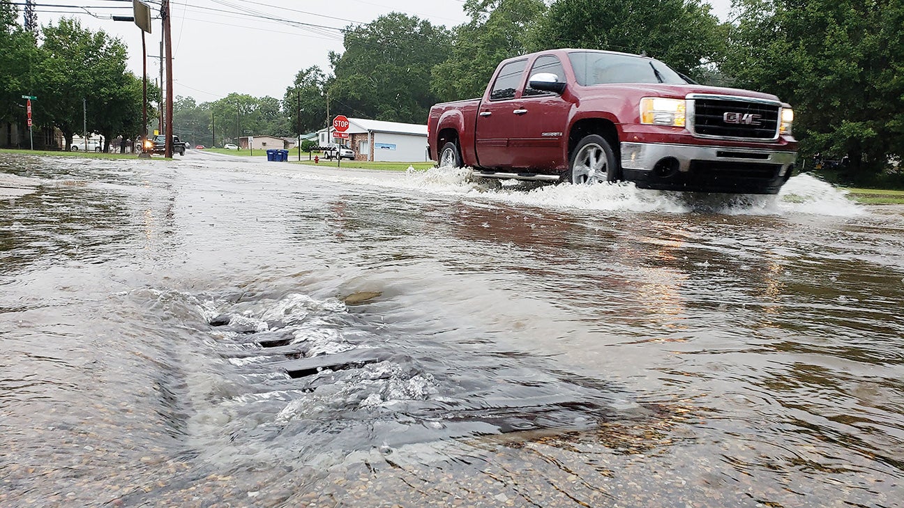 Heavy Rains Bring Flash Flooding - Daily Leader | Daily Leader