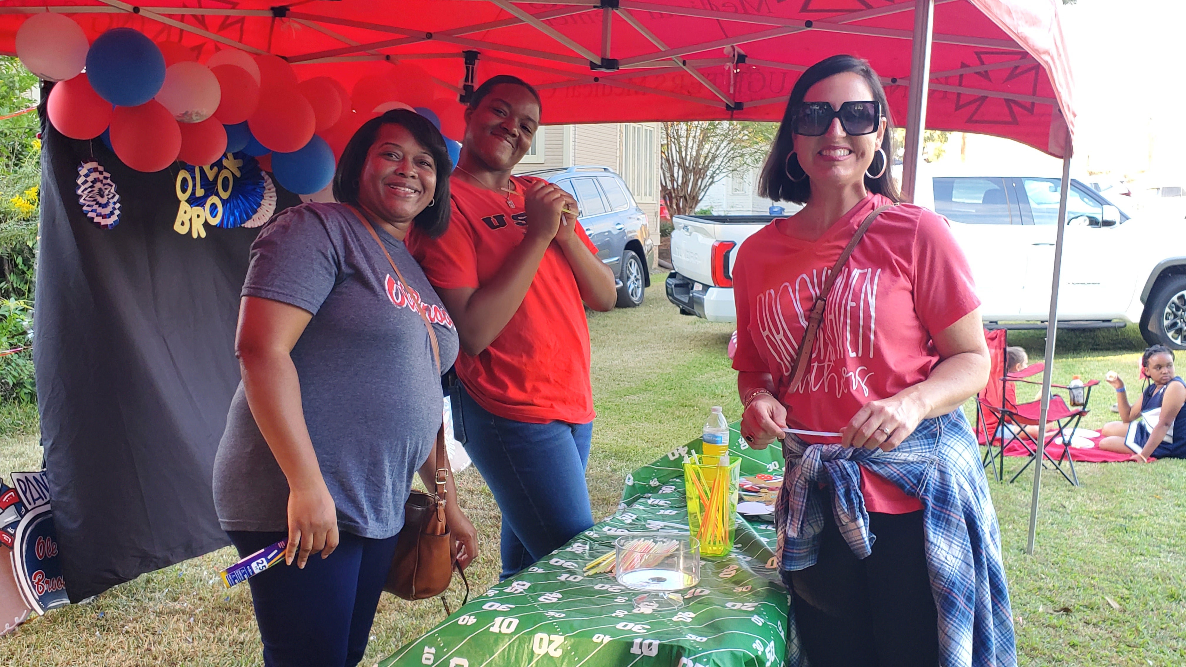 Tailgating Panthers gather at the Park - Daily Leader